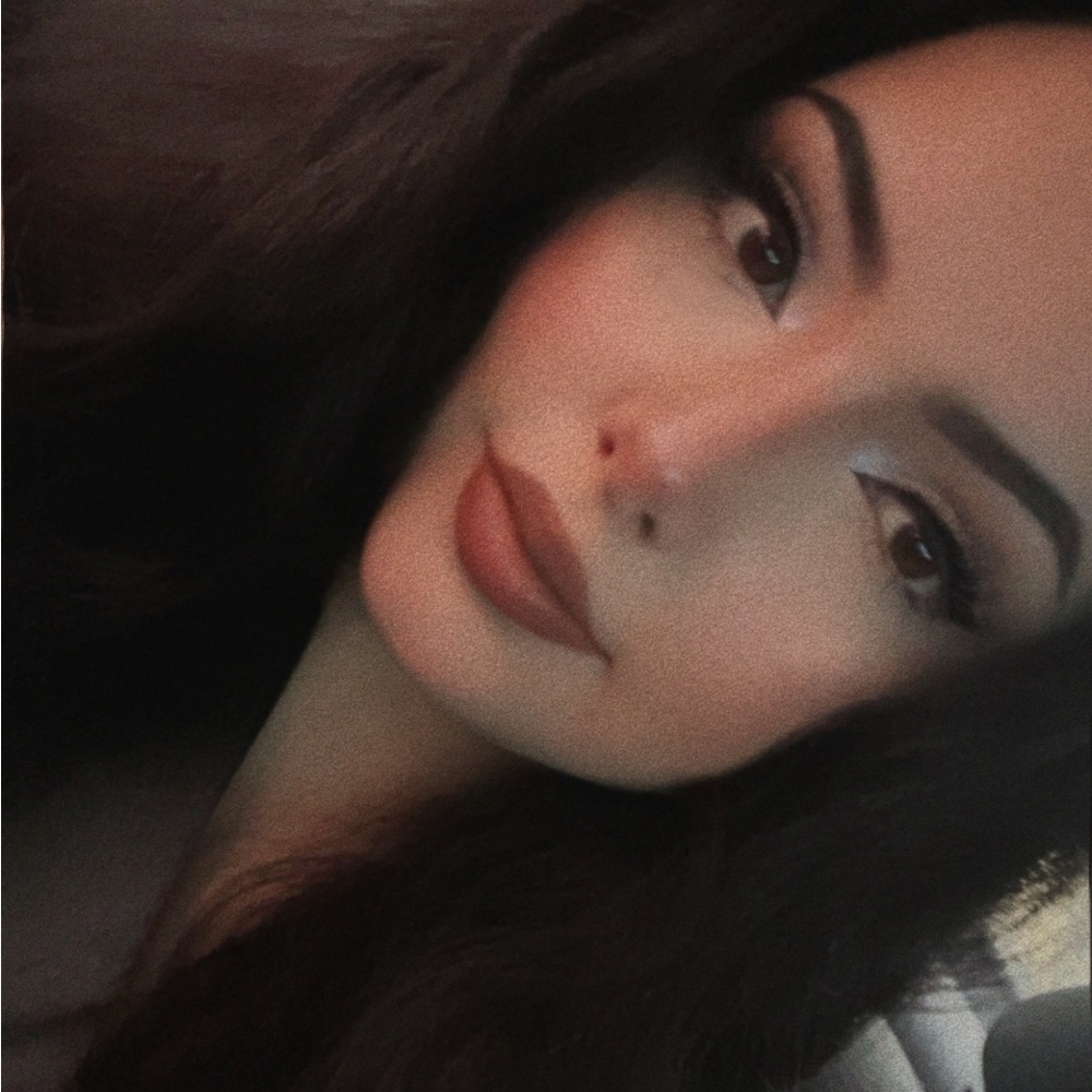 Meet your Posher, Ana